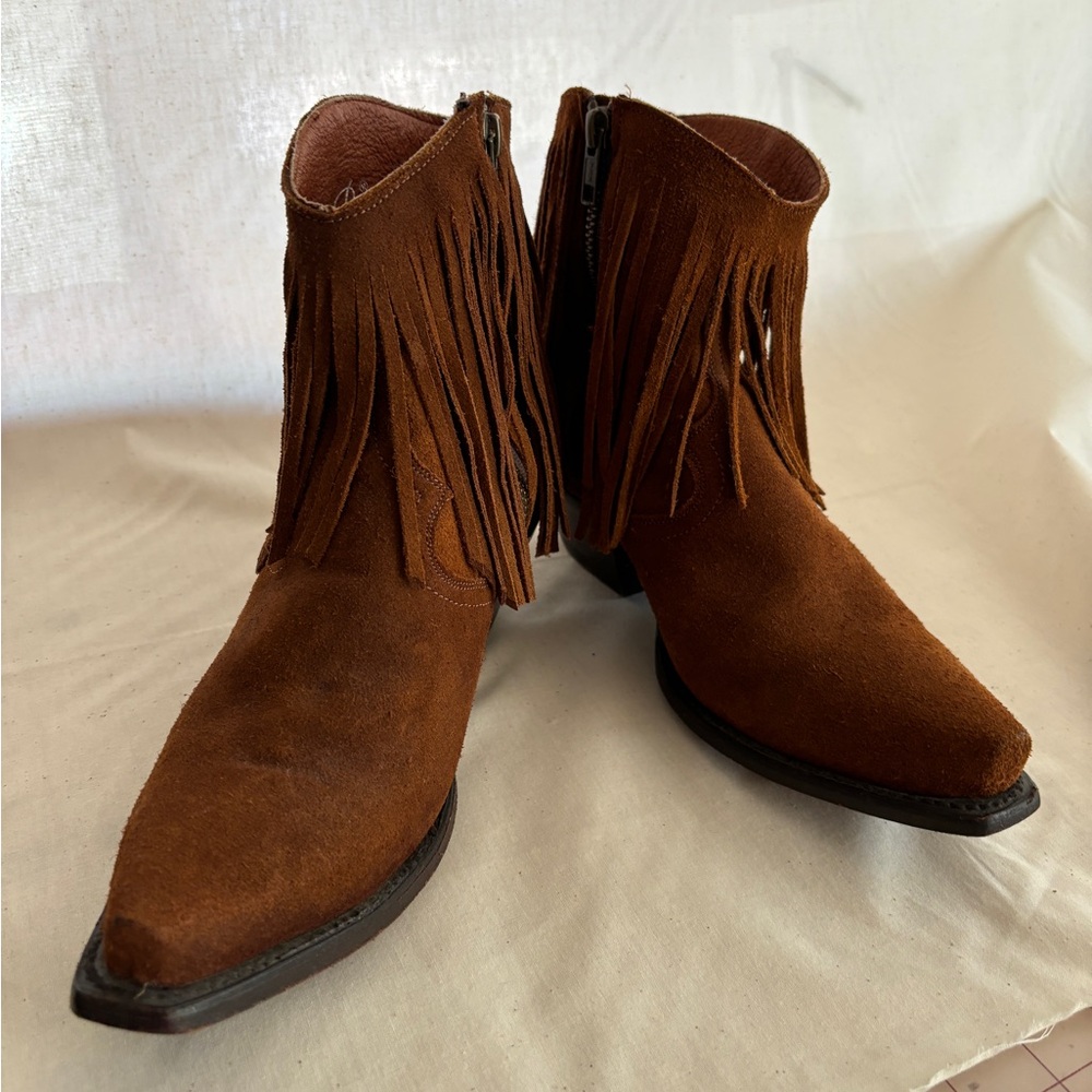 Dan Post snip toe fringe booties. Perfect very gently worn